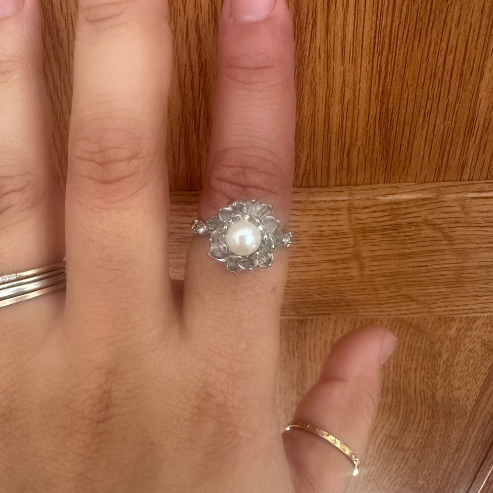 Disney x RockLove “Princess Tiana” Sterling Silver and Pearl Ring, SIZE 8 - Picture 2 of 6